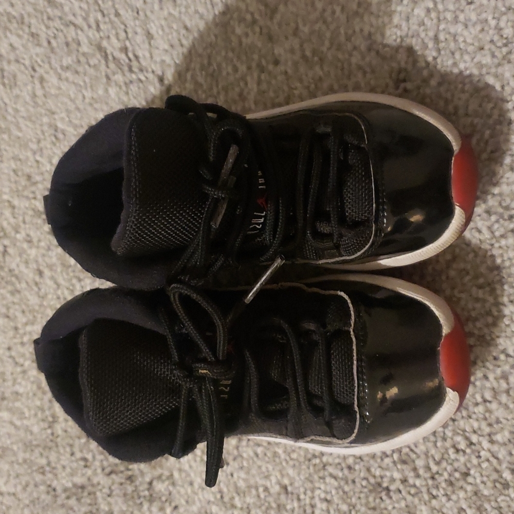 Size 9c toddler black jordans